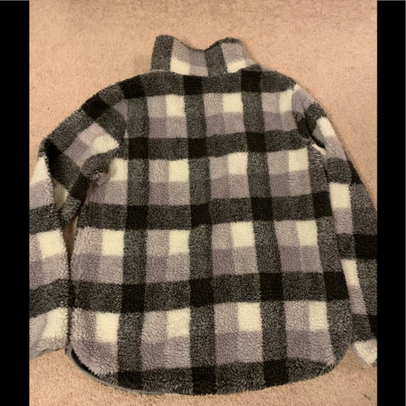 Sold Amazon 1/2 zip Buffalo plaid Pullover - Picture 3 of 5